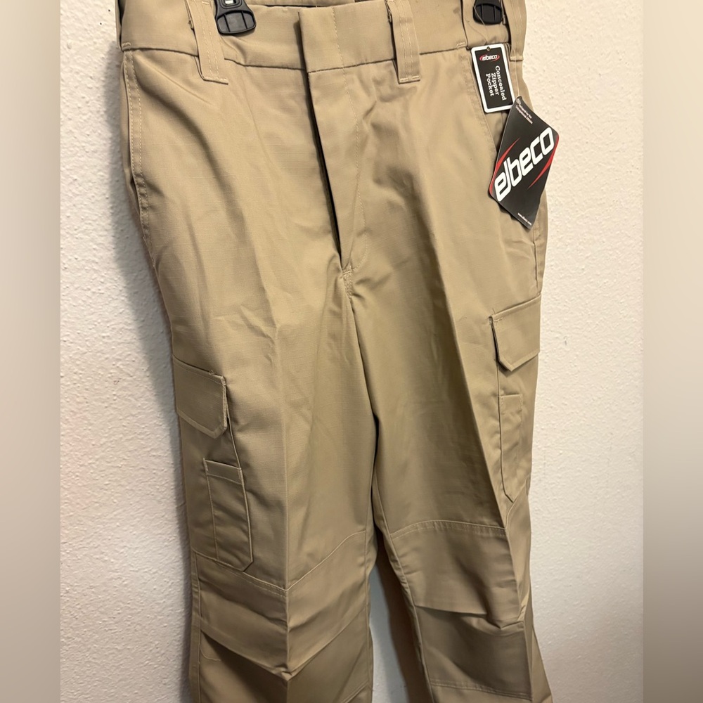 Men’s cargo work beige tan pants Elbeco 32R